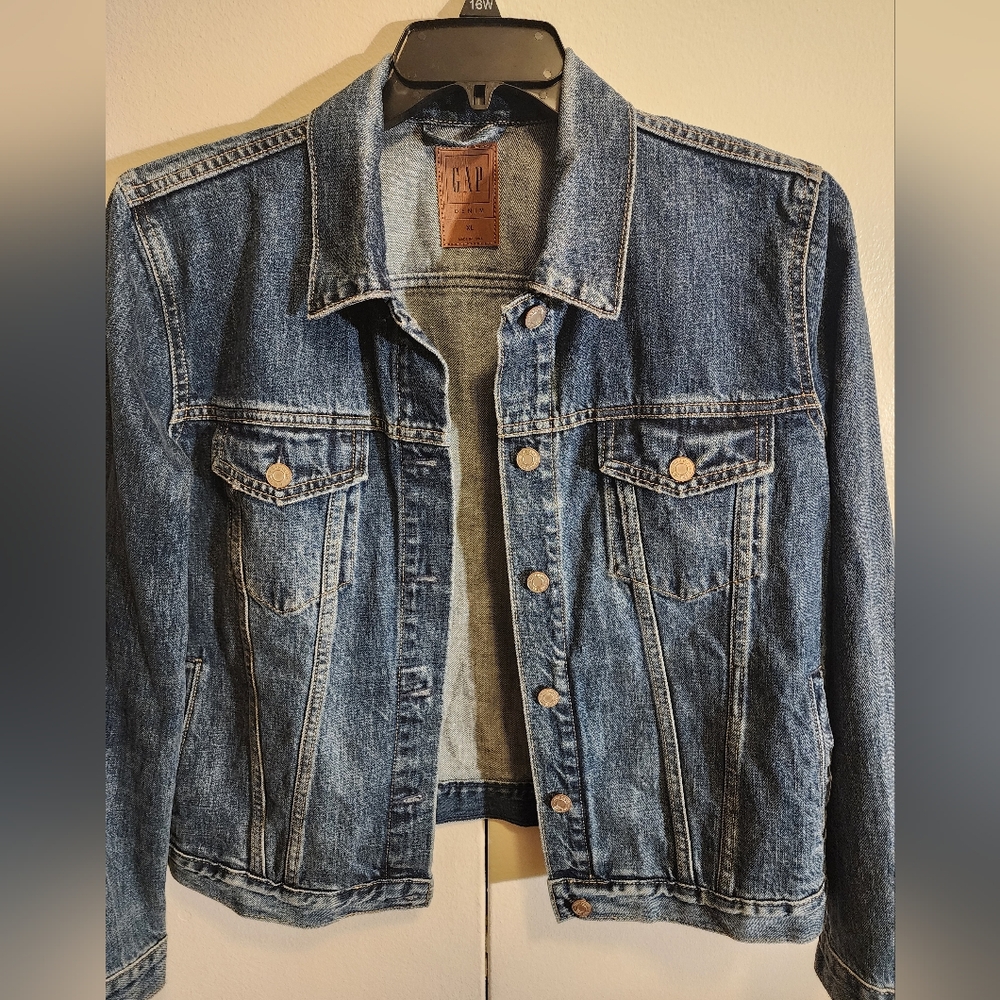 NEW GAP DENIM JACKET